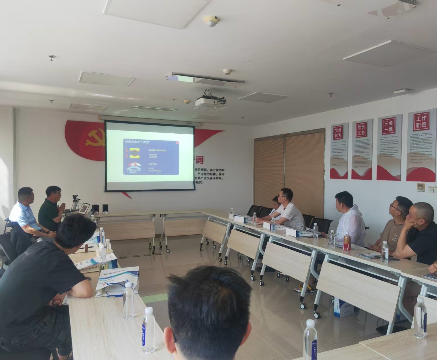 公司乐成举行“口岸大型机械装备润滑知识”手艺培训